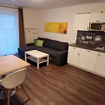 Familienappartement Bayvista Mit Terrasse By Interhome *